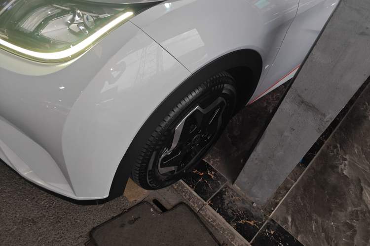 Used BYD Dolphin 2021 405 km Fashion Edition Left Front Wheel Hub