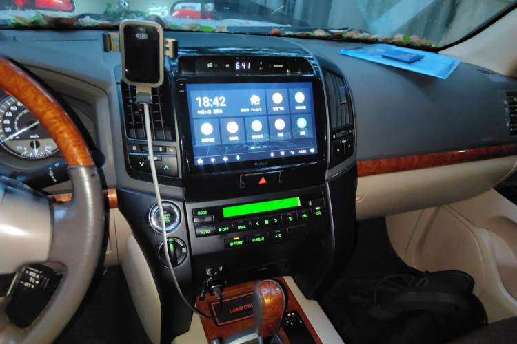 Used Toyota Land Cruiser 2015 4.0L V6 Middle East Low-Trim Version Audio And AC Panel