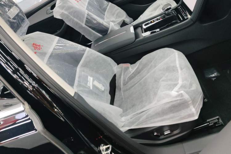 Used Hongqi H5 2025 1.5T DCT Qiyun 500 000th Unit Commemorative Edition
