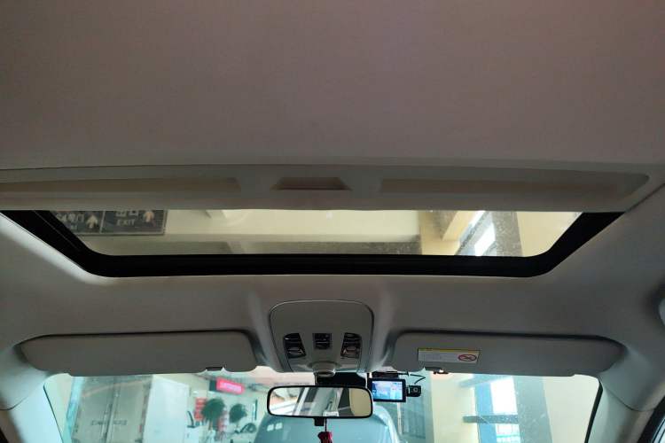 Used Haval H2 2016 Red-Label 1.5T Manual Two-Wheel Drive Luxury Model Headliner