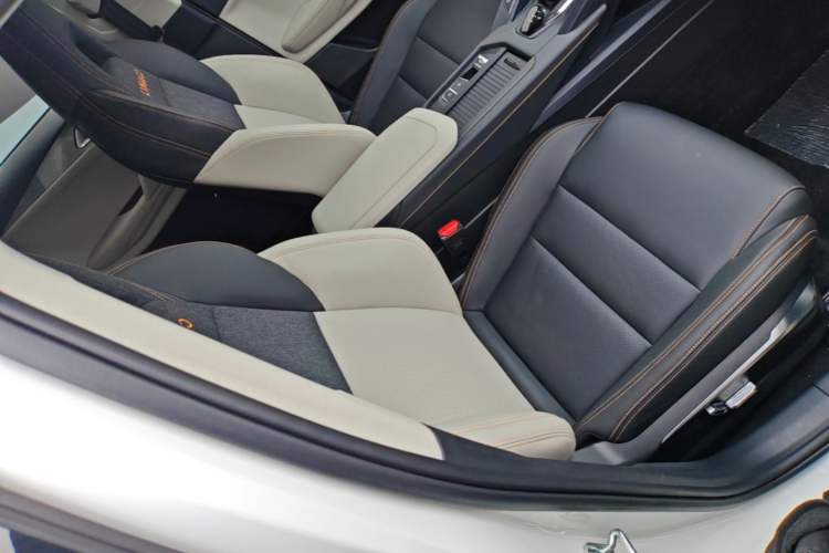 Used Lynk & Co 06 EM-P 2022 PHEV 84 km Range Pro Version
