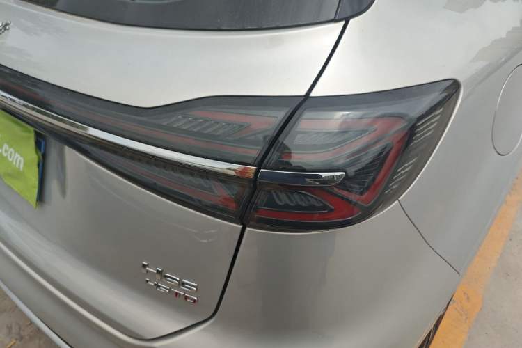 Used Hongqi HS5 2023 2.0T Four-Wheel Drive Flagship Pro Edition Right Rear Taillight