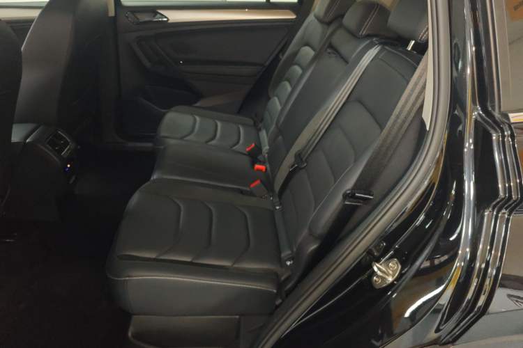 Used Volkswagen Tiguan L 2019 Revised 330TSI Automatic Two-Wheel Drive Smart & Luxury Edition China VI Standard
