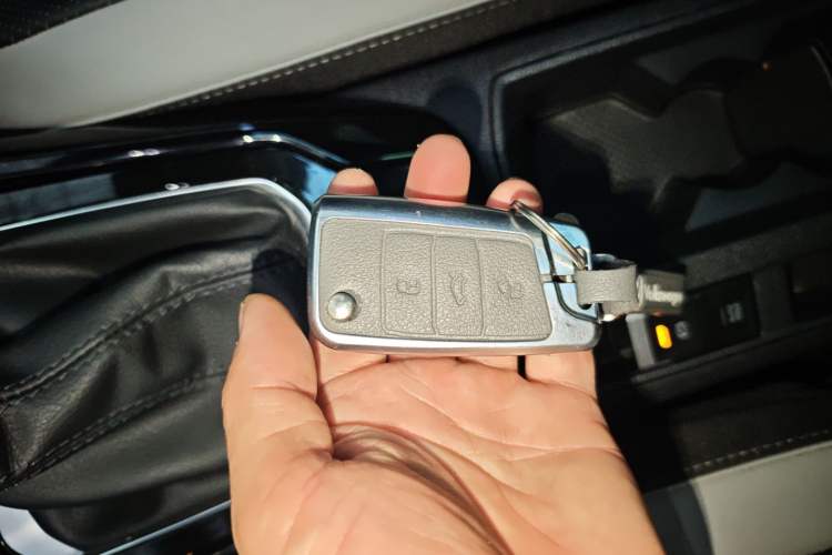 Used Volkswagen T-ROC 2023 300TSI DSG Two-Wheel-Drive Chen Guang Edition
