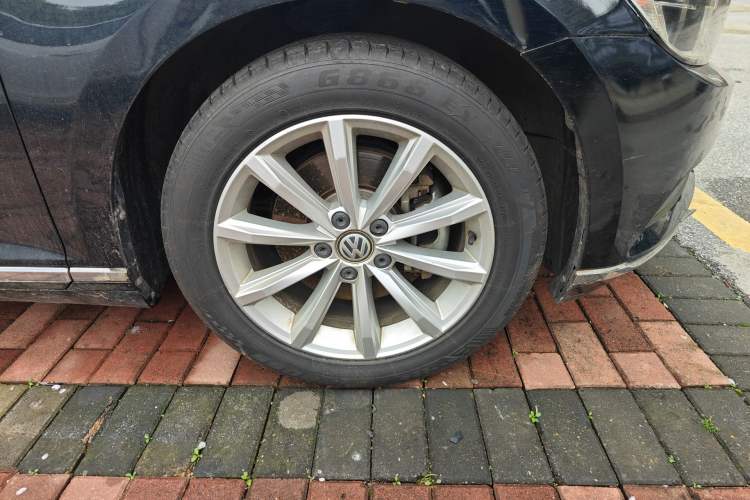 Used Volkswagen Magotan 2018 280TSI DSG Leading Model Right Front Wheel Hub