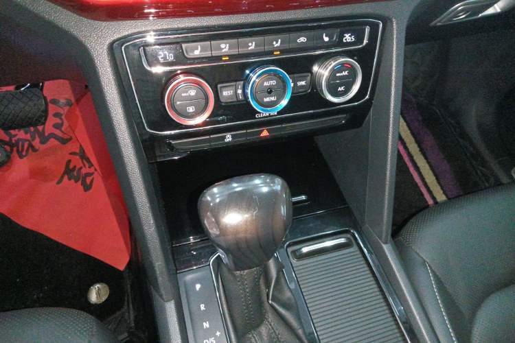 Used Volkswagen Teramont 2017 330TSI Two-Wheel-Drive Luxury Edition Gear Lever