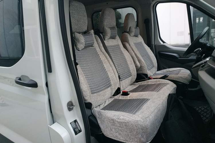 Used SAIC MAXUS Xintu V90 2020 2.0T AMT Yunjie Edition Front-Wheel Drive Rear Single Tire Short Wheelbase Mid-Height 6-Seater
