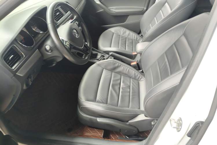 Used Volkswagen Lavida 2017 1.6L Automatic Comfort Edition
