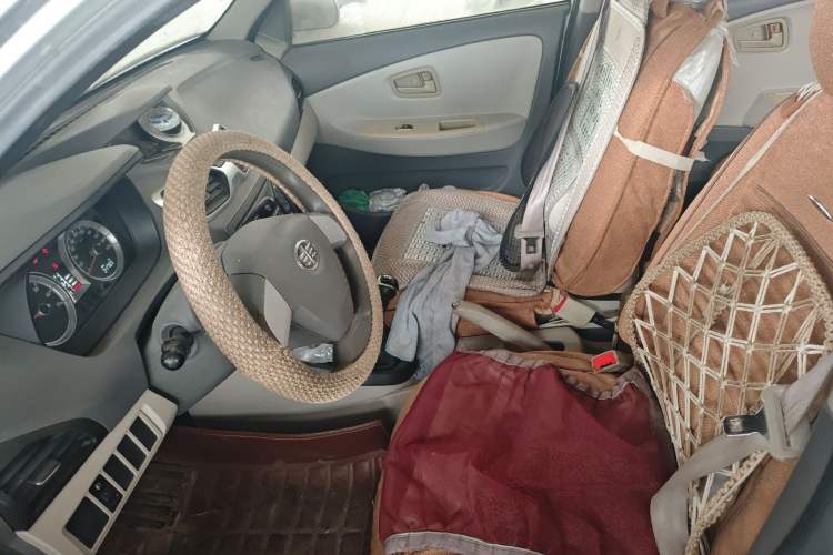 Used FAW Xiali N5 2014 1.0L Manual Standard Edition