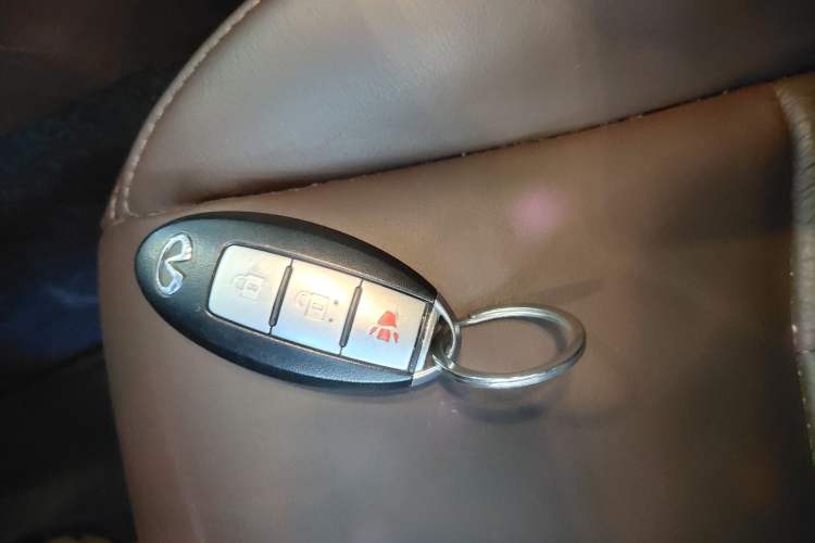 Used Infiniti QX50 2013 2.5L Two-Wheel-Drive Zunya Edition