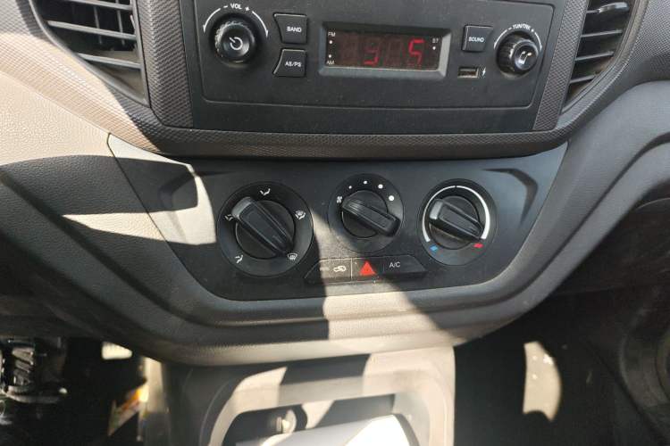 Used Wuling Hongguang V 2019 1.5L Base Version China VI LAR
