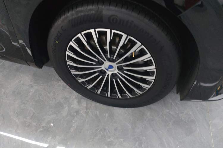 Used Denza D9 2025 DM-i Intelligent Drive 1020 Four-Wheel Drive Prestige Model
