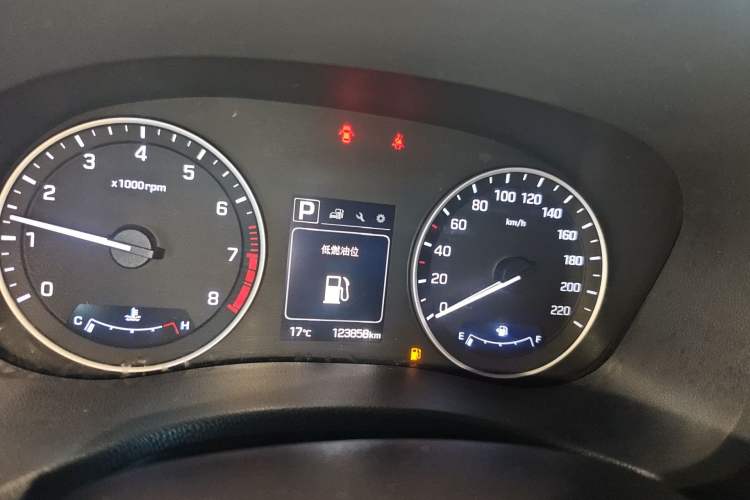 Used Hyundai ix25 2015 2.0L Automatic 4x4 Deluxe DLX