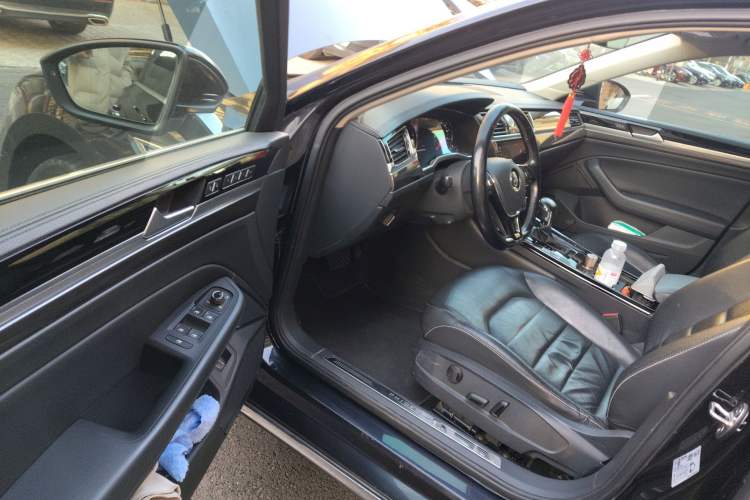 Used Volkswagen Phideon 2019 380TSI Two-Wheel Drive Business Edition China V Standard