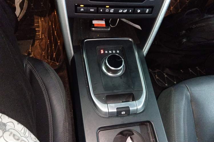 Used Land Rover Discovery Sport 2017 2.0T SE Gear Lever