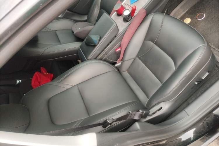 Used Tesla Model 3 2022 Rear-Wheel-Drive Version Right Front Seat