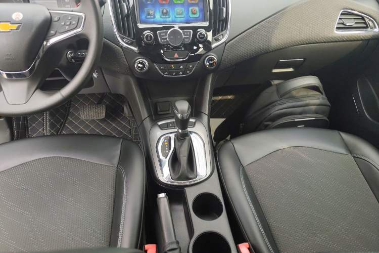 Used Chevrolet Cruze 2016 1.5L Automatic Luxury Edition Gear Lever