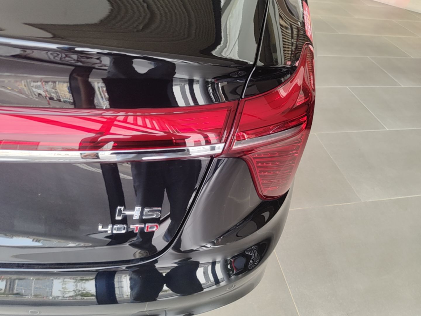 Hongqi H5 2025 2.0T Automatic Flag Edition – 500 000 Units Commemorative Version — снимка 9