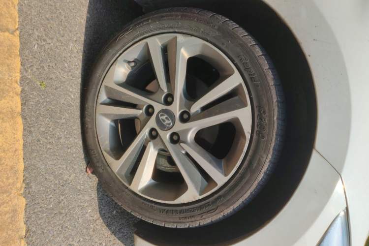 Used Hyundai Elantra (6th Generation / Lingdong) 2016 1.6L Automatic ZhiXuan – Elite Version Right Front Wheel Hub