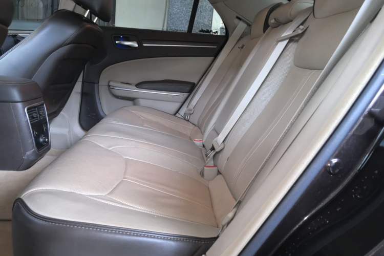 Used Chrysler 300C 2013 3.6L Prestige Edition