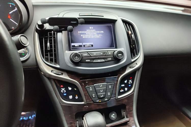 Used Buick LaCrosse 2013 2.4L SIDI Luxury Comfort Edition Audio And AC Panel