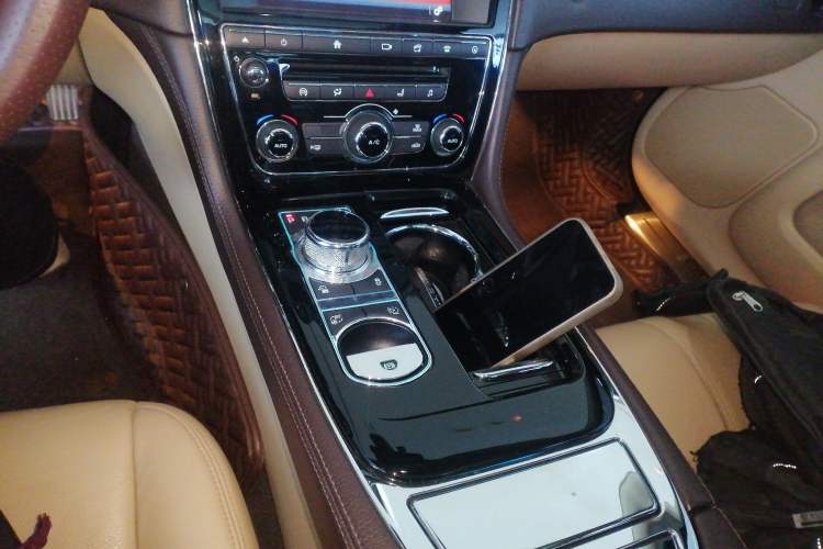 Used Jaguar XJ 2016 XJL 2.0T Two-Wheel-Drive Elegant Business Edition
