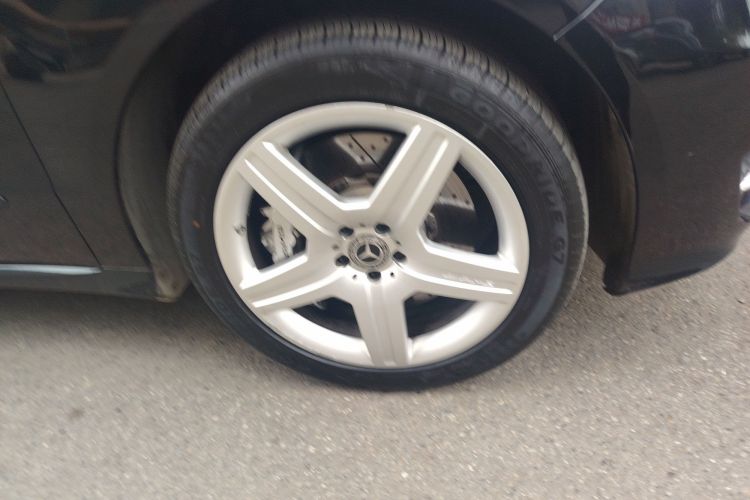 Used Mercedes-Benz R-Class 2014 R 320 4MATIC Business Model Right Front Wheel Hub