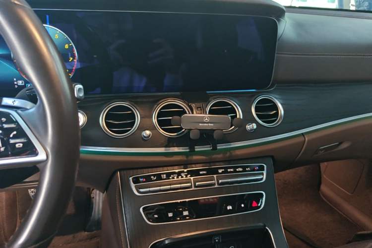 Used Mercedes-Benz E-Class 2022 Second Facelift E 300 L Fashion Edition
