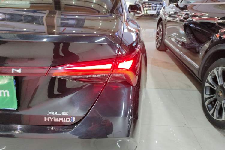 Used Toyota Avalon 2019 Dual-Engine 2.5L XLE Prestige Version China VI Standard