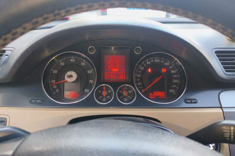 Used Volkswagen Magotan 2007 1.8 TSI Manual Comfort Model Instrument Cluster