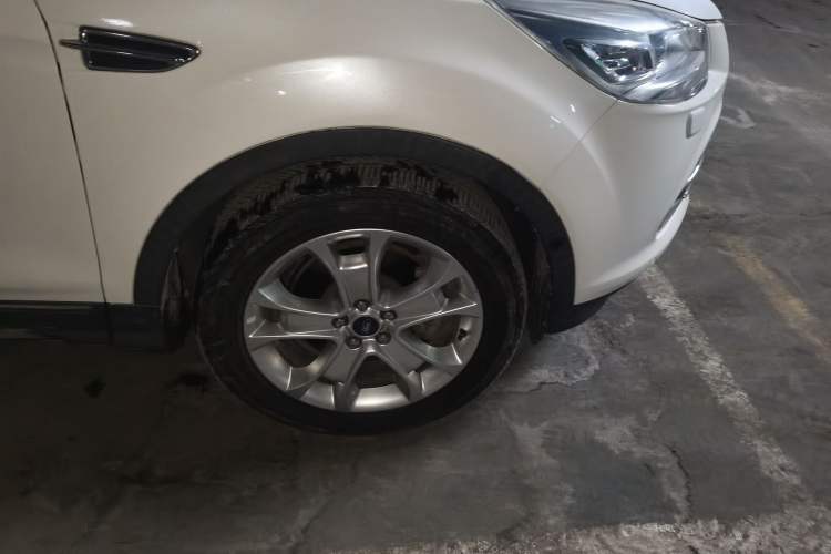 Used Ford Kuga 2015 2.0L GTDi Four-Wheel-Drive Sport Model
