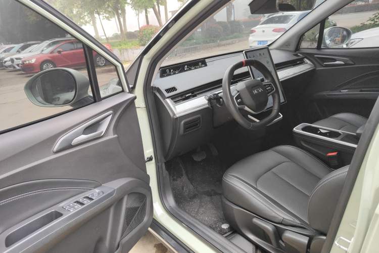 Used NETA V 2022 Chao 400 Lite Interior 3