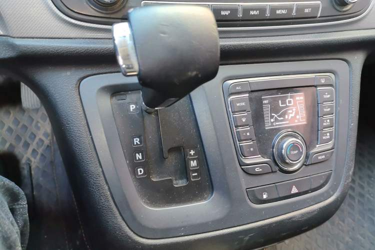 Used SAIC MAXUS G10 2014 2.0T Automatic Executive Edition