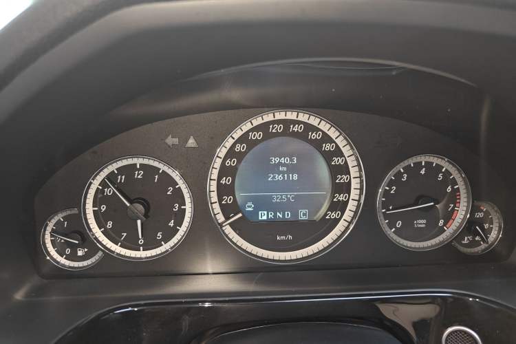 Used Mercedes-Benz E-Class 2010 E 260 CGI Fashion Model