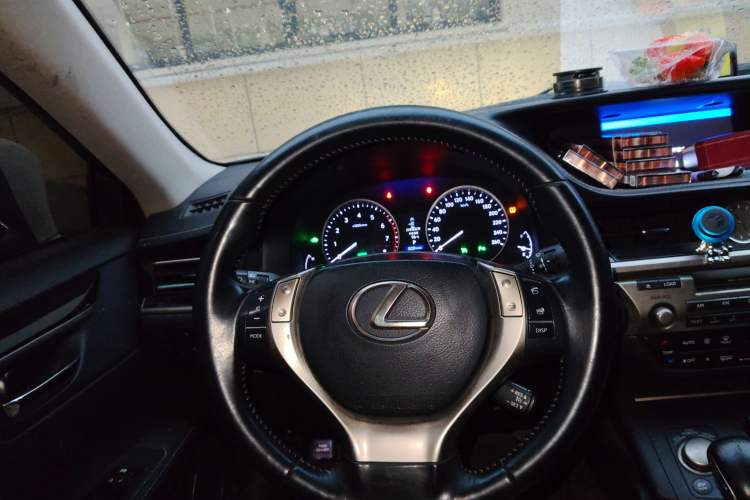 Used Lexus ES 2013 300h Elite Edition