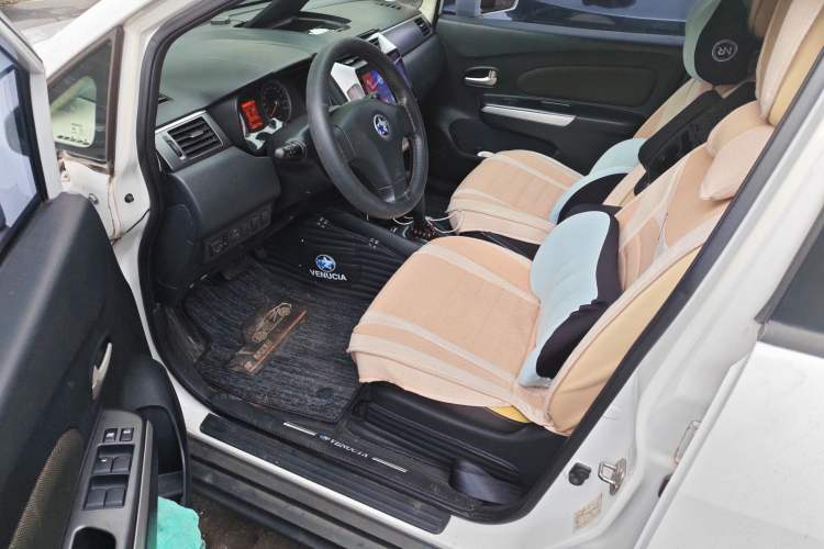 Used Venucia R50X 2013 1.6L Manual Version with Beidou Navigation Driver Seat