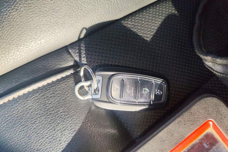 Used BYD Tang 2019 2.0T Automatic SmartConnect Luxury 7-Seater China VI Standard
