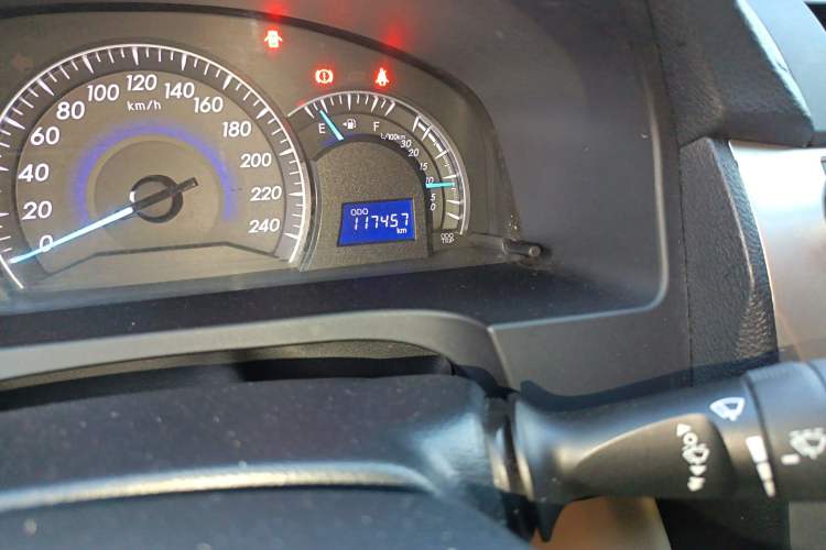 Used Toyota Camry 2015 2.0E Elite Edition Odometer Close Up