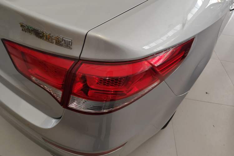 Used Kia K2 2015 Sedan 1.4L MT GLS