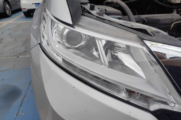 Used Honda Odyssey 2015 Revised 2.4L Luxury Edition Right Front Headlight