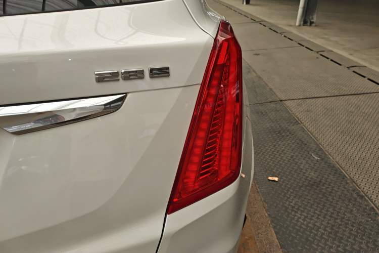 Used Cadillac XT5 2018 28E Four-Wheel Drive Tech Version