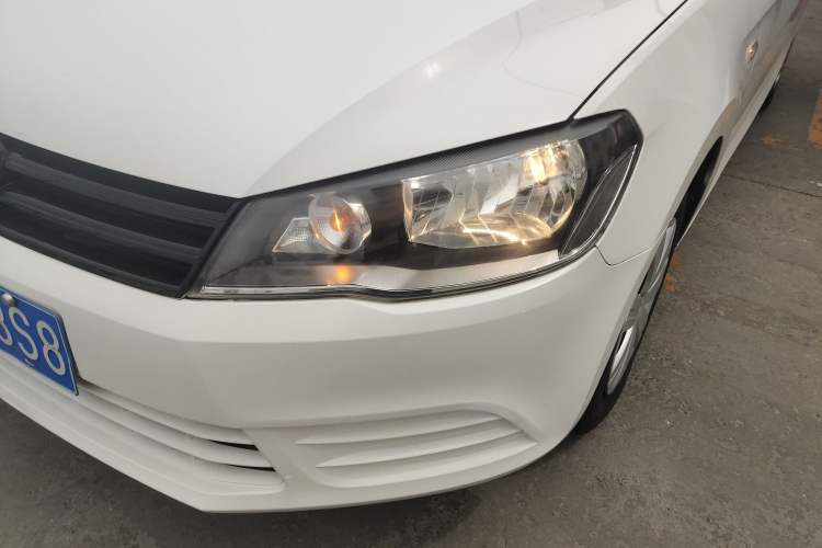 Used Volkswagen Jetta 2015 Value Edition 1.6L Manual Fashionable Style Left Front Headlight