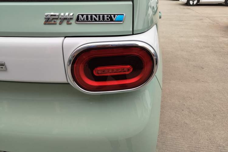 Used Wuling Hongguang MINIEV 2024 3rd Generation 215km Advanced Version
