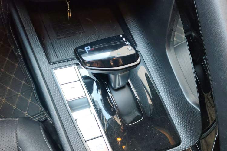 Used Hyundai Elantra 2022 1.5L CVT LUX Prestige Edition
