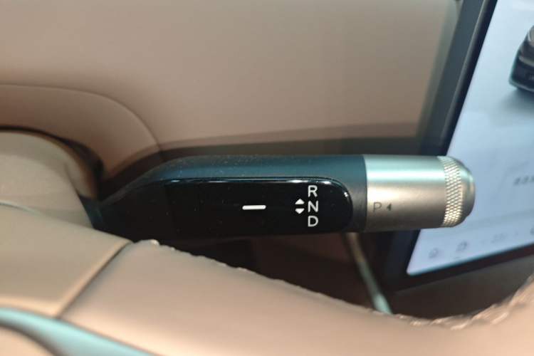 Used ONVO Luxeed L90 2025 Model—Max Six-Seater Version
