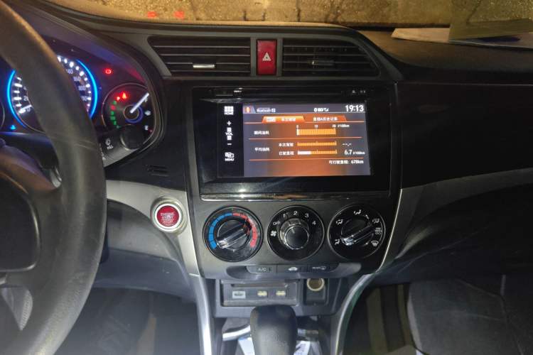 Used Honda Crider 2015 1.8L automatic luxury edition Audio And AC Panel