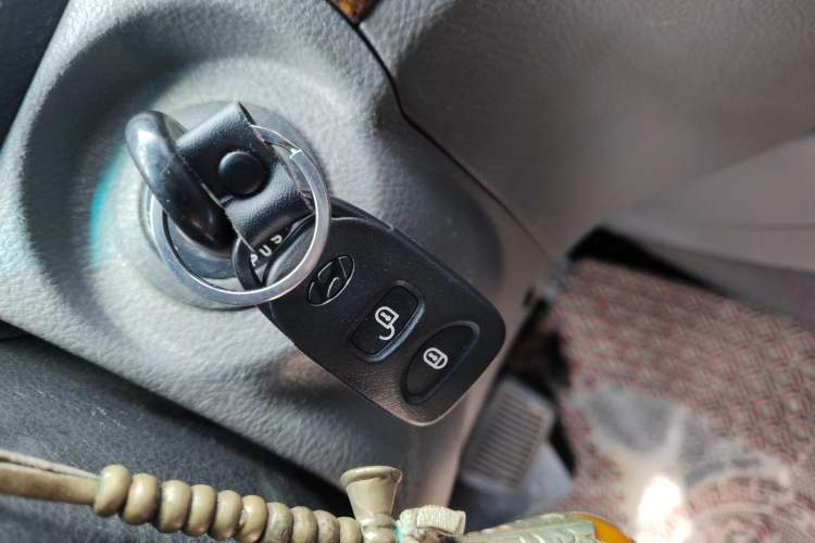 Used Hyundai Santa Fe Classic 2012 2.4 Comfort Edition 7-Seater Four-Wheel Drive Vehicle Key