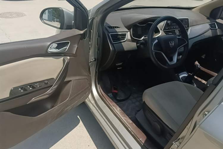 Used Baojun 310W 2017 1.5L Manual Comfort Version China V

