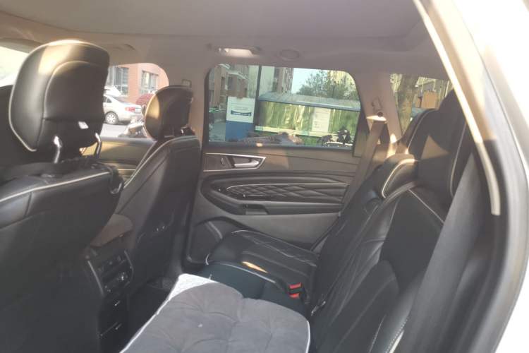 Used Ford Edge 2017 EcoBoost 245 Four-Wheel-Drive Flagship 7-Seater Left Rear Seat