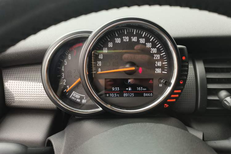 Used MINI 2015 1.5T COOPER Fun Five-Door Edition Instrument Cluster